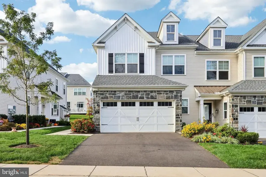 8 Lacey Ln, IVYLAND