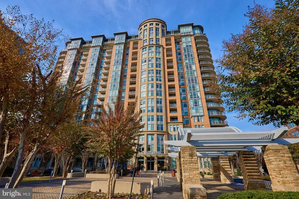 8220 Crestwood Heights Dr #714, MCLEAN