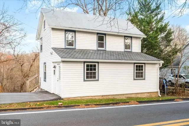 2060 Flag Marsh Rd, Mount Airy