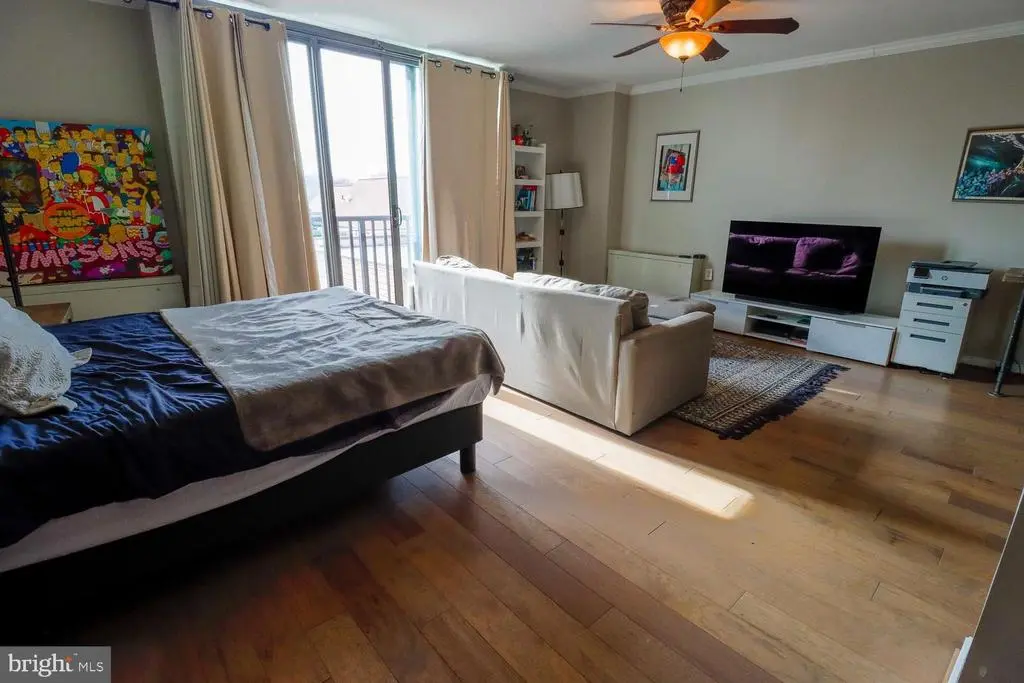 4242 E West Hwy #417, Chevy Chase