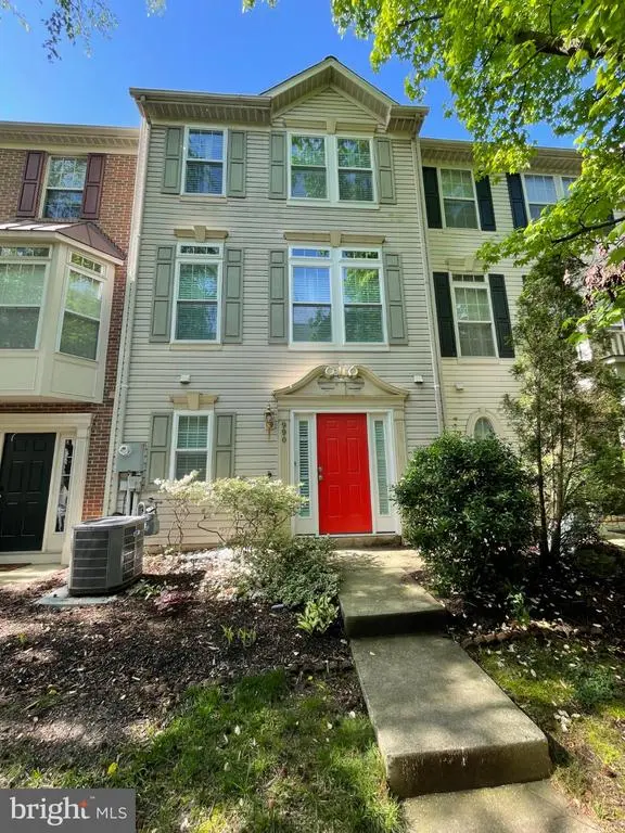990 Harrison Cir, Alexandria
