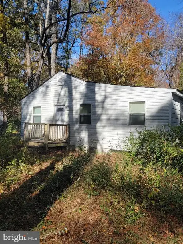 89 Poplar Dr, Hartfield