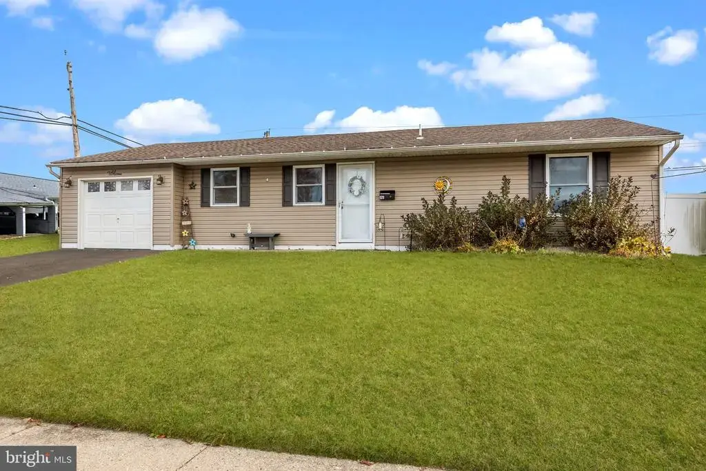 179 Crabtree Dr, LEVITTOWN