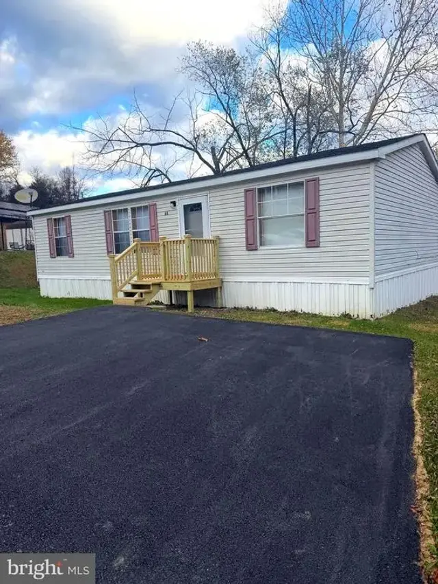 85 Cherokee Dr, Windsor