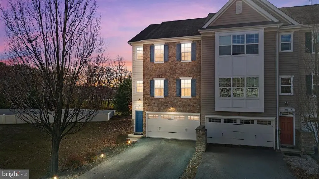 313 Latrobe Dr, Newark