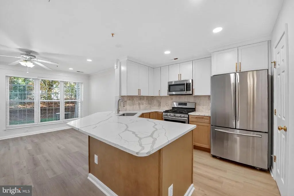 46932 Courtyard Sq, STERLING