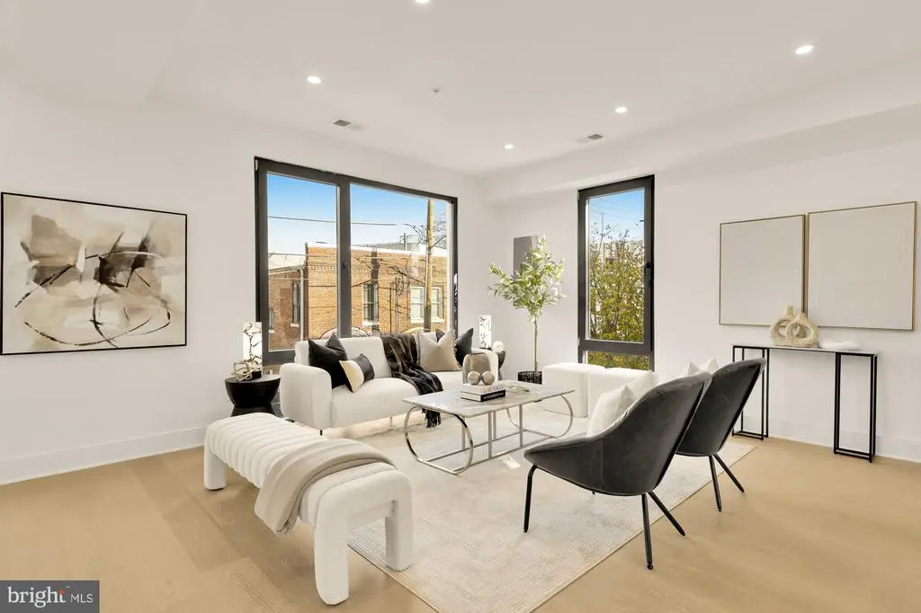 1810 Central Pl Ne #2, Washington