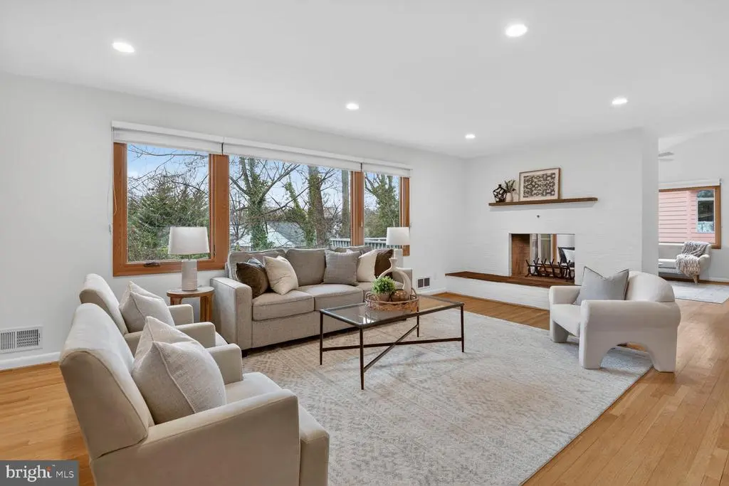 6104 Robinwood Rd, BETHESDA