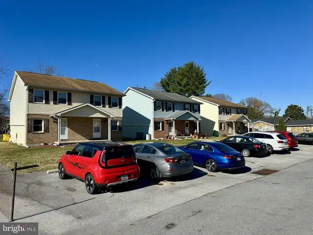 921 Harwood Rd, Hagerstown