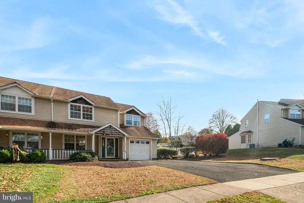 21 Tree Bark Ln, SOUTHAMPTON