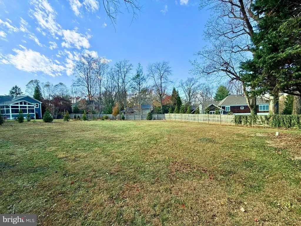 6570 Fallwind Ln, Bethesda