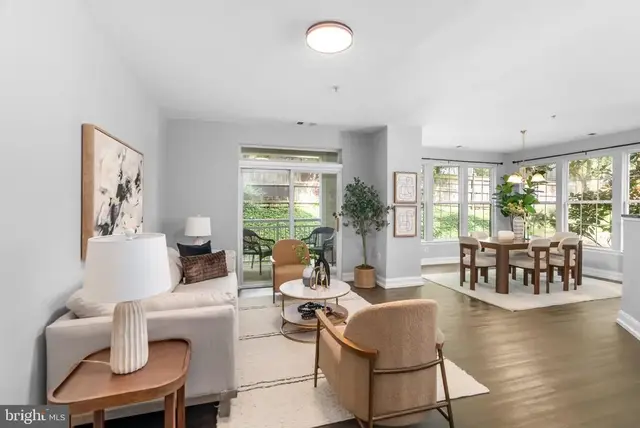 801 S Greenbrier St #113, Arlington