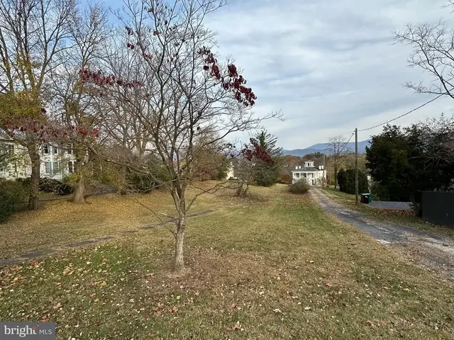 140 S Court Street, Luray