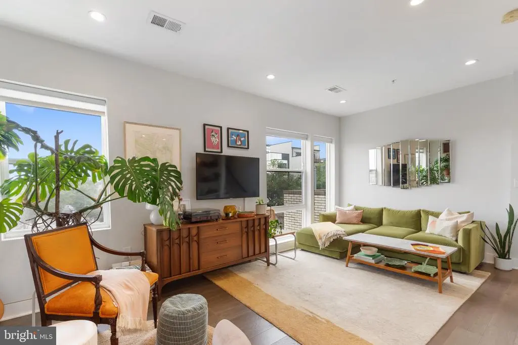 653 Irving St Nw #7, Washington