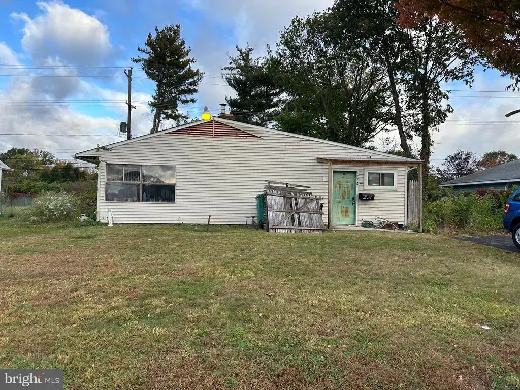 177 Pinewood Dr, LEVITTOWN