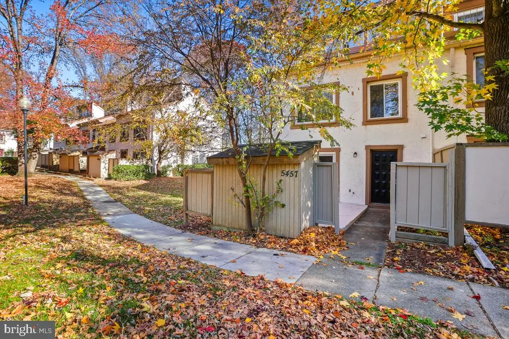 5457 El Camino, Columbia