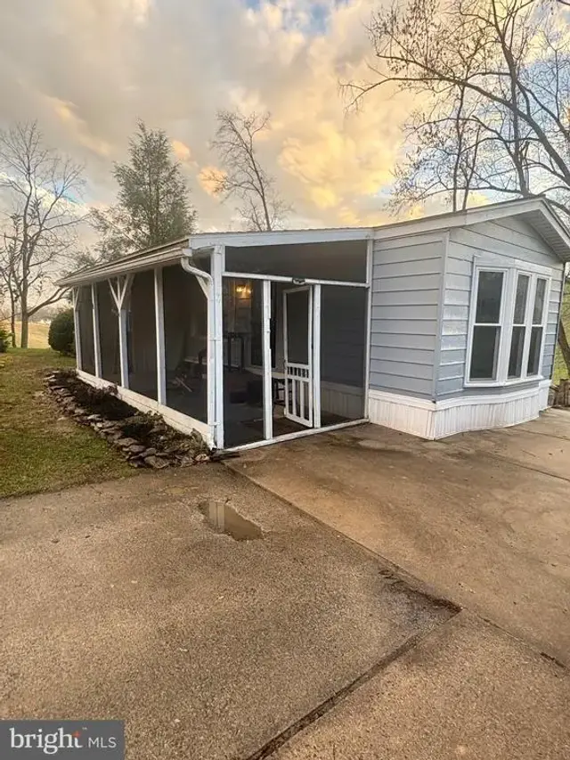 1046 Schmuck Rd, York