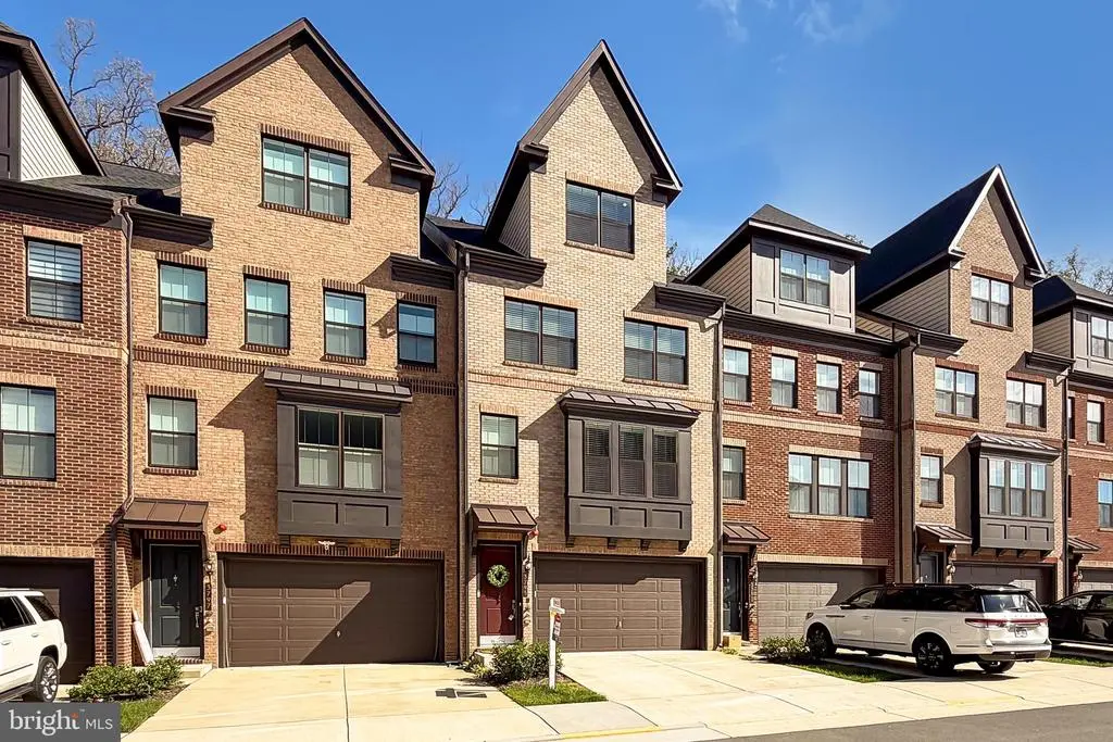 3795 Rainier Dr, FAIRFAX