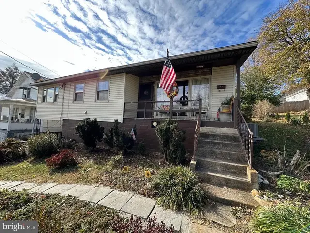 125 N Lee St, Luray