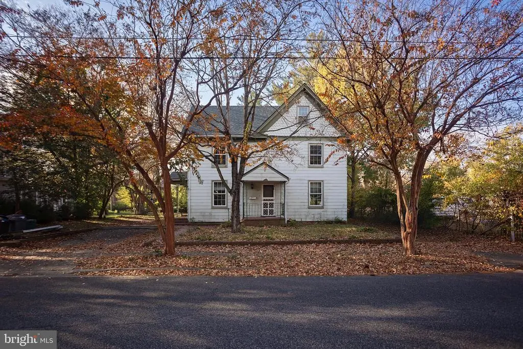 106 S 6th St, Denton