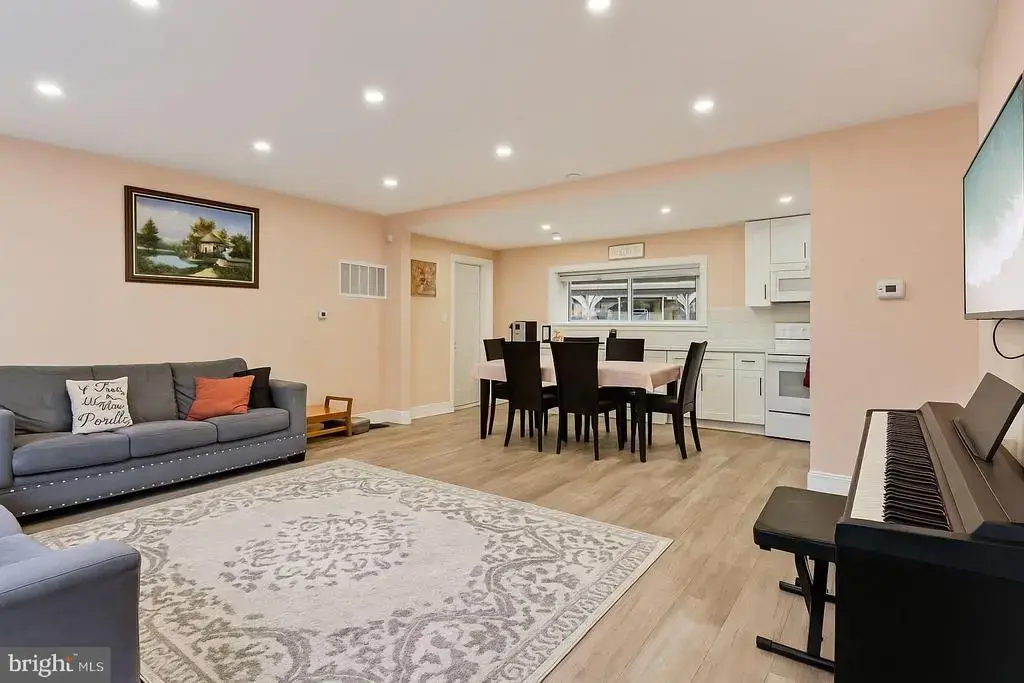 47 Plumbridge Dr, LEVITTOWN