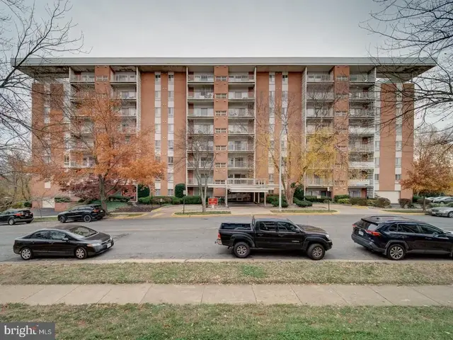 5250 Valley Forge Dr #315, Alexandria