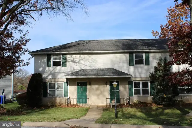 141 Oak Manor Dr, York