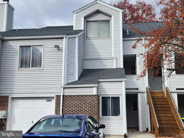 2407 Creekside Dr #55, Newark