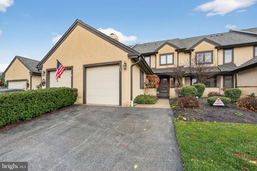 932 Hedgerow Ct #, BLUE BELL