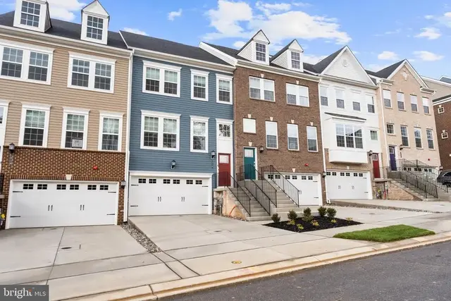 516 Downswing Rd, Pikesville