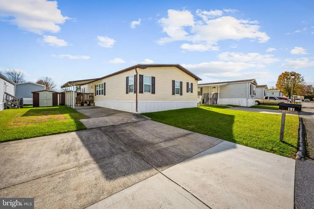 11 Hammock Trail, Middle River