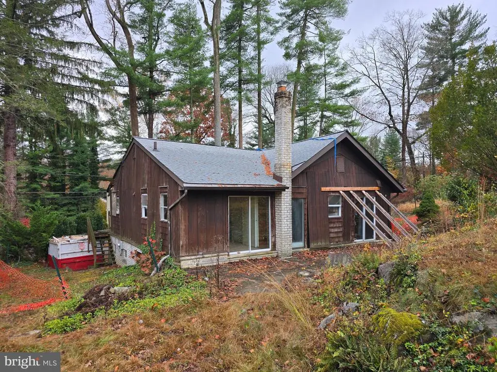 11 Spruce Rd, Newtown Square