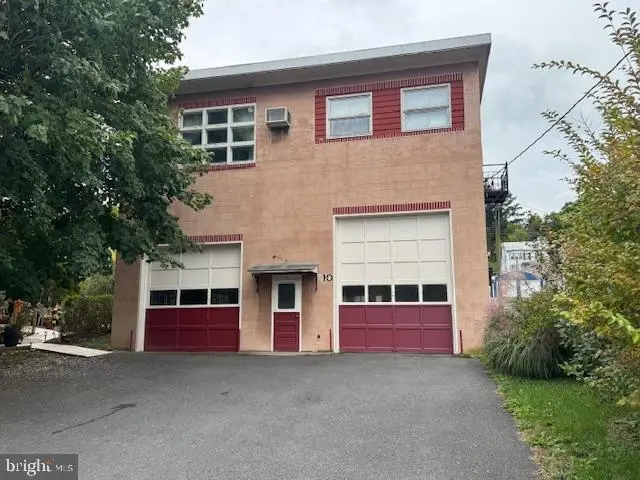 10 S Main St, Yeagertown