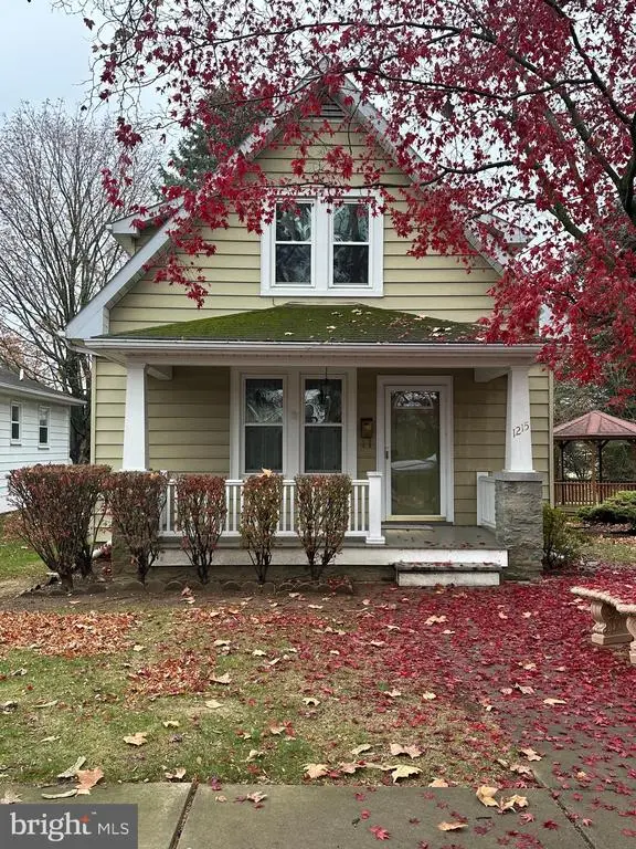 1215 E Walnut St, Hanover