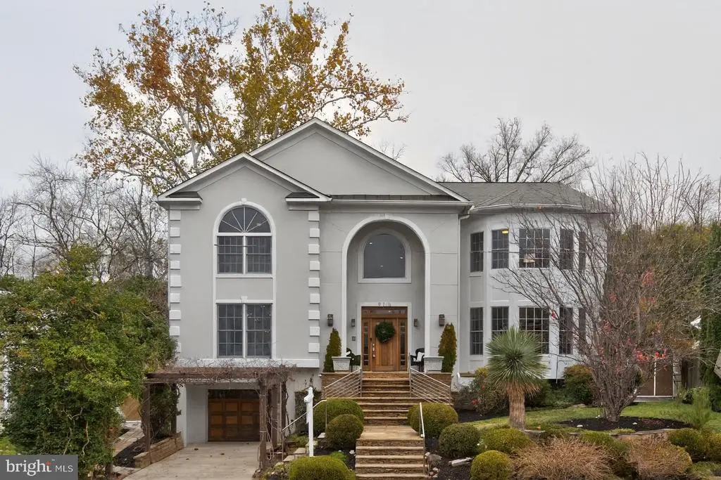 9715 Singleton Dr, BETHESDA