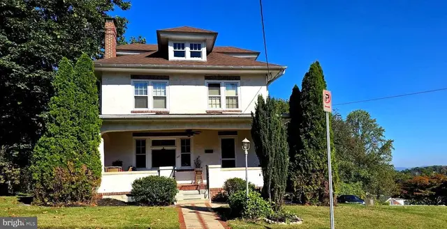 121 E Summit St, Mohnton