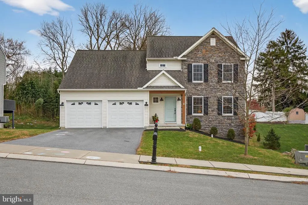 6 Woodlyn Ct, Lancaster