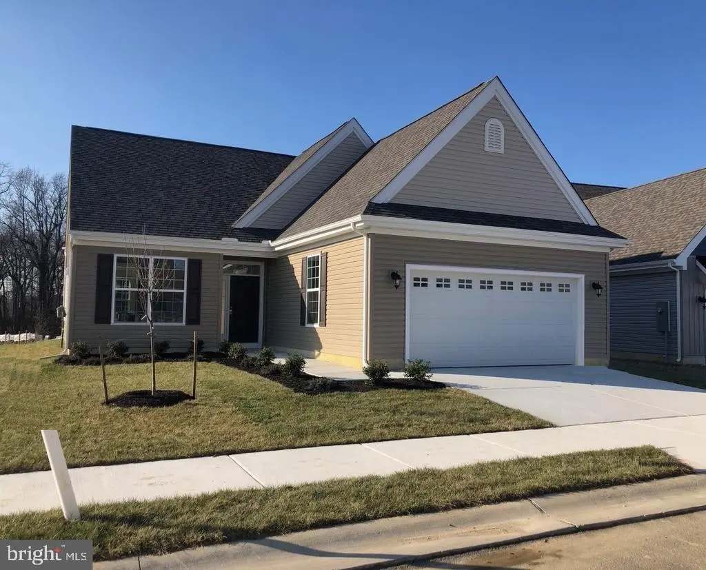 643 Resort Blvd, Dover