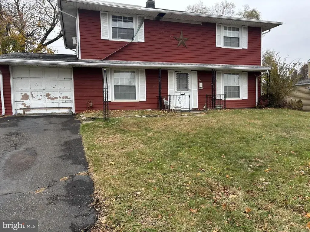 43 Tweed Rd, LEVITTOWN