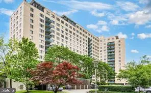 10401 Grosvenor Pl #506, Rockville