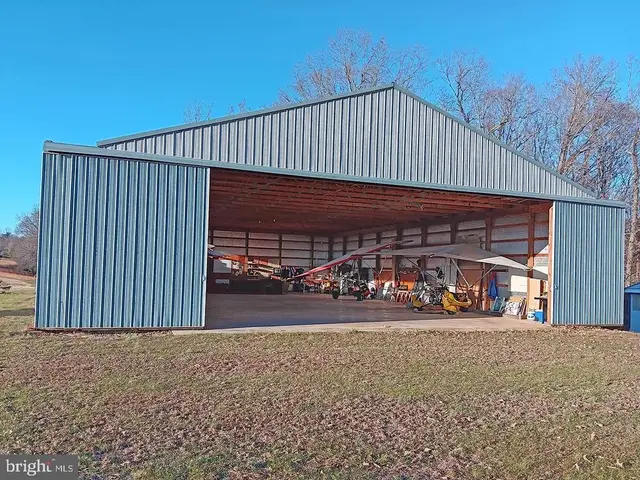 273 Airsports Dr, Amherst