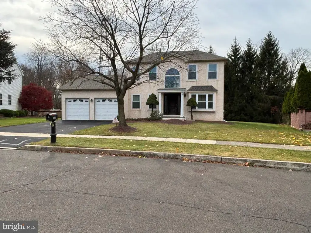 634 Nicole Dr, SOUTHAMPTON