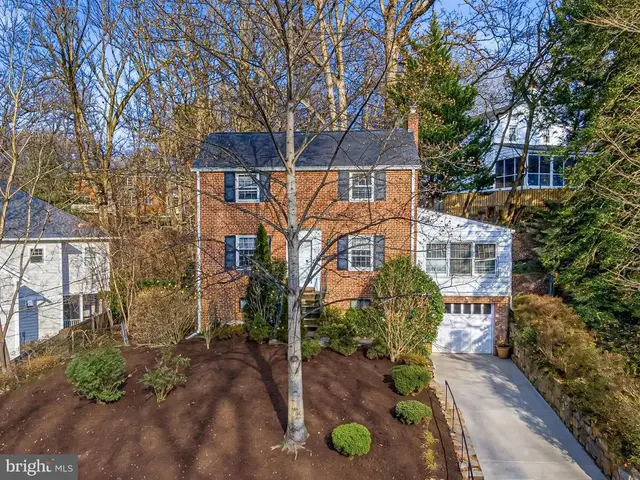 2407 N Vermont St, Arlington