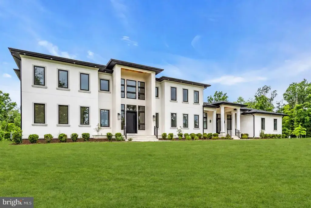 125 Harlingen Rd, BELLE MEAD