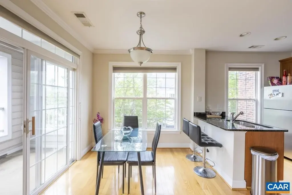 1051 Glenwood Station Ln #203, Charlottesville