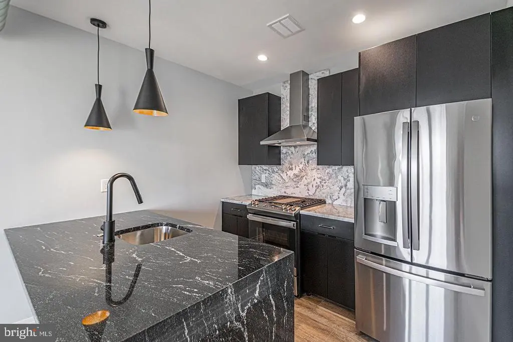 526 Brown St #unit 405, Philadelphia