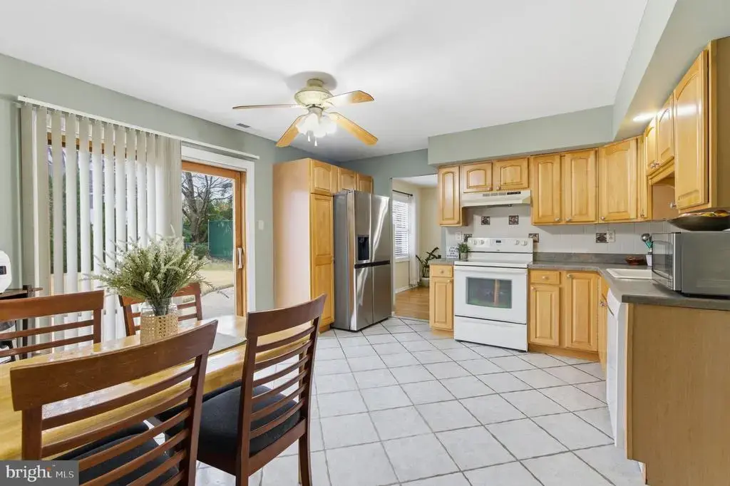744 Fairbridge Dr, FAIRLESS HILLS