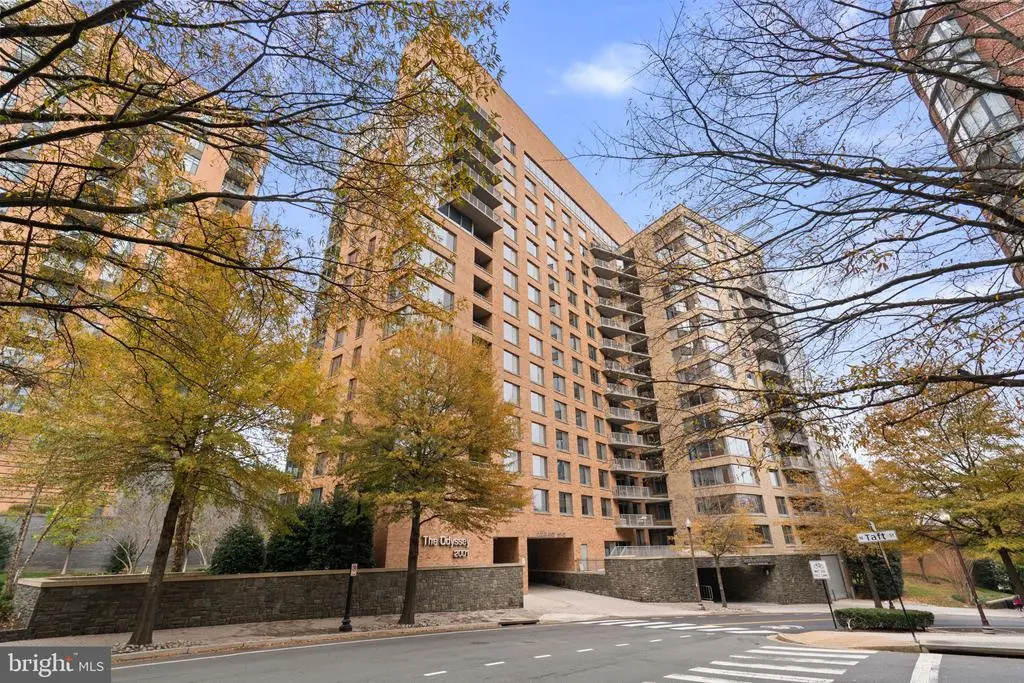 2001 15th St N #813, ARLINGTON