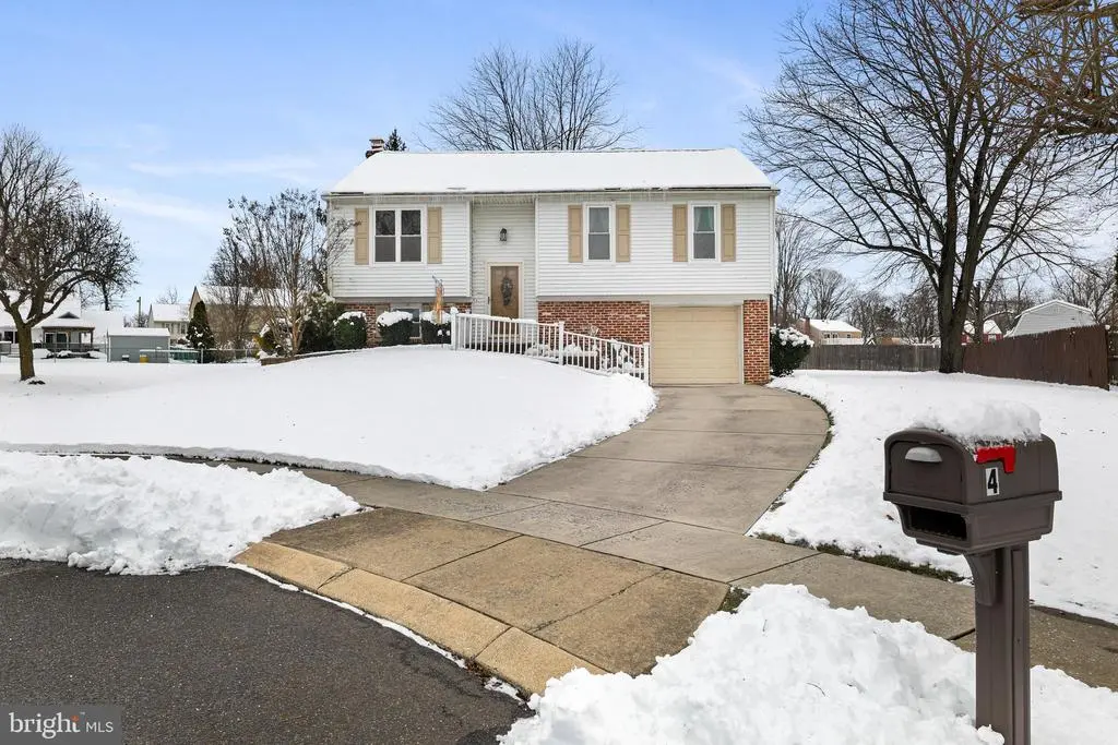 4 Brighton Ct, WESTAMPTON