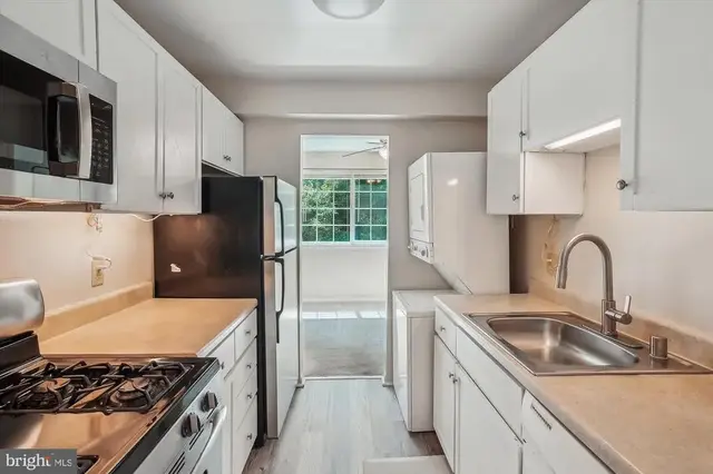 1541 Colonial Dr #203, Woodbridge